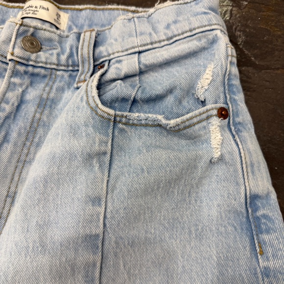 Abercrombie 90’s Straight Ultra High Rise Curve Jeans Size 28/6S Light Wash - Picture 4 of 8
